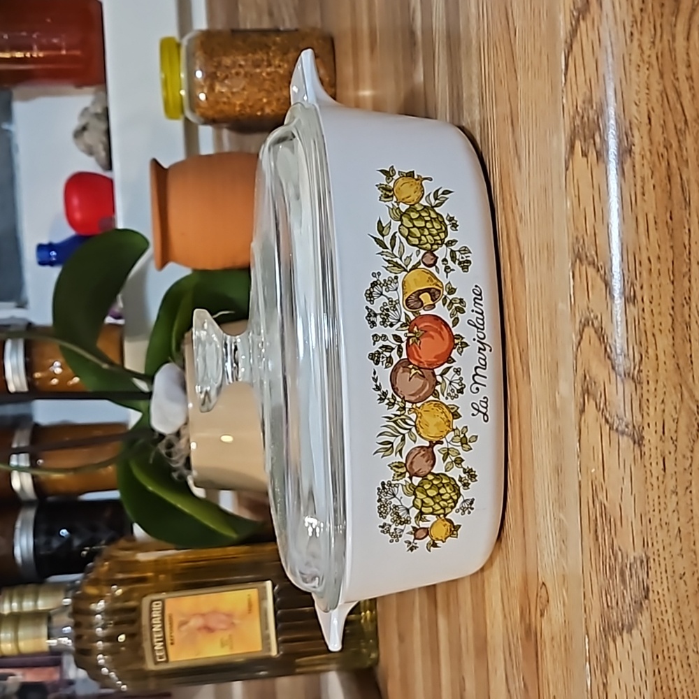 Corning Ware A-2-B 2 quart casserole dish with Pyrex lid # A-9-C
